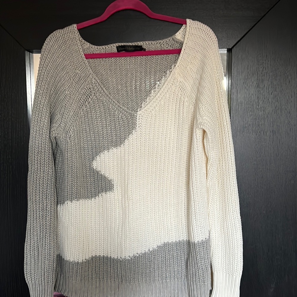 Gorgeous Revolve sweater House of Harlow off shoulder. Can be worn off shoulder.